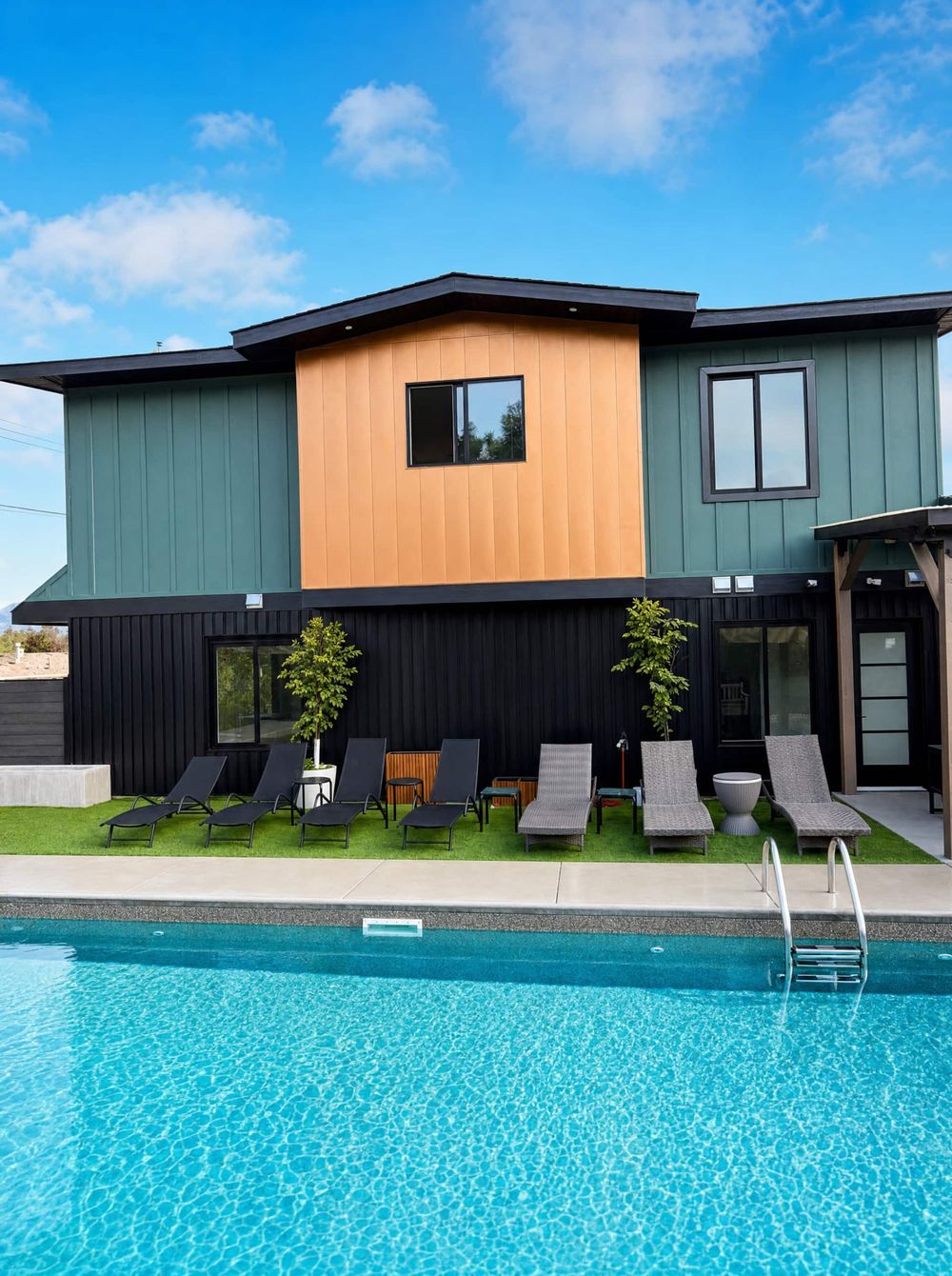 Heated 40x20 pool with loungers